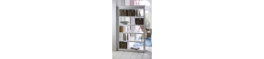 étagère blanche idéale pour mettre en valeur vos livres ou votre décoration,